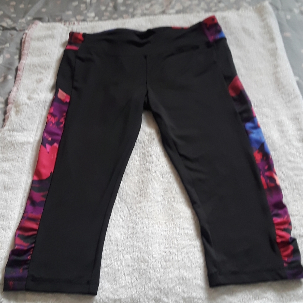 N W/O T Atletics Works exercising crop pants.